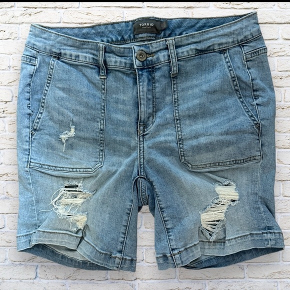Torrid Distressed Jean Shorts -Size 10 - Picture 1 of 5